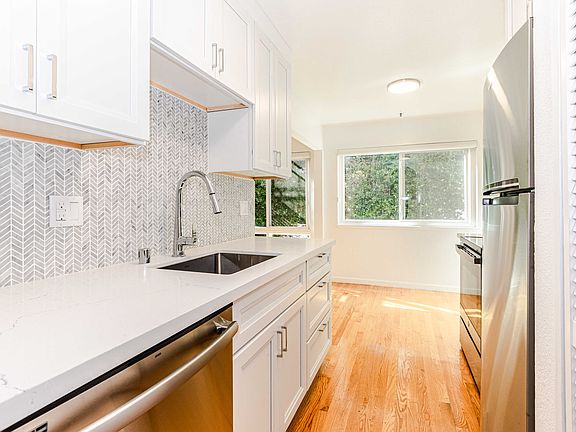 3rd image of 2635 Fillmore St APT 105