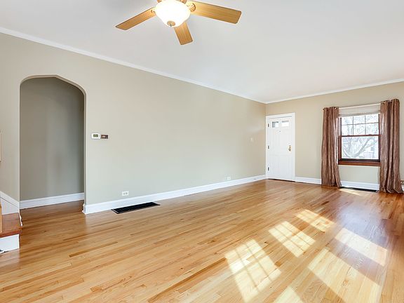 5th image of 969 E Prairie Ave