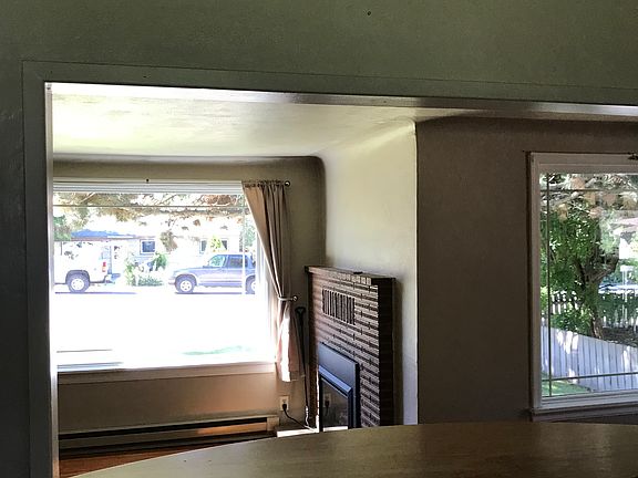5th image of 705 E Washington Ave