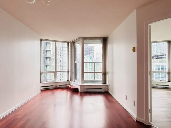 1166 Melville St #2102, Vancouver, BC V6E 4P5