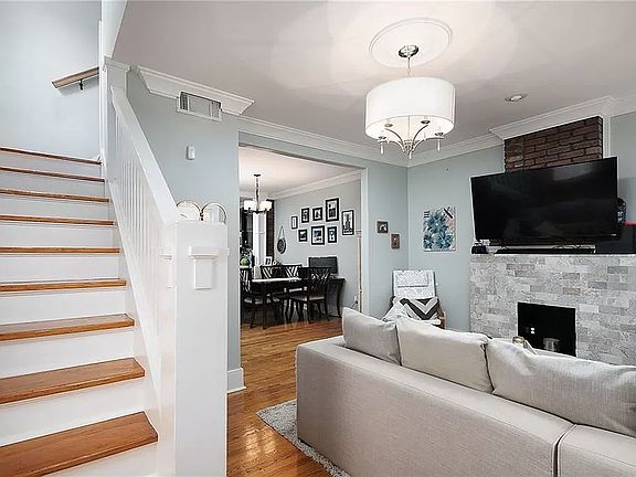 3rd image of 703 NW 20th St #2