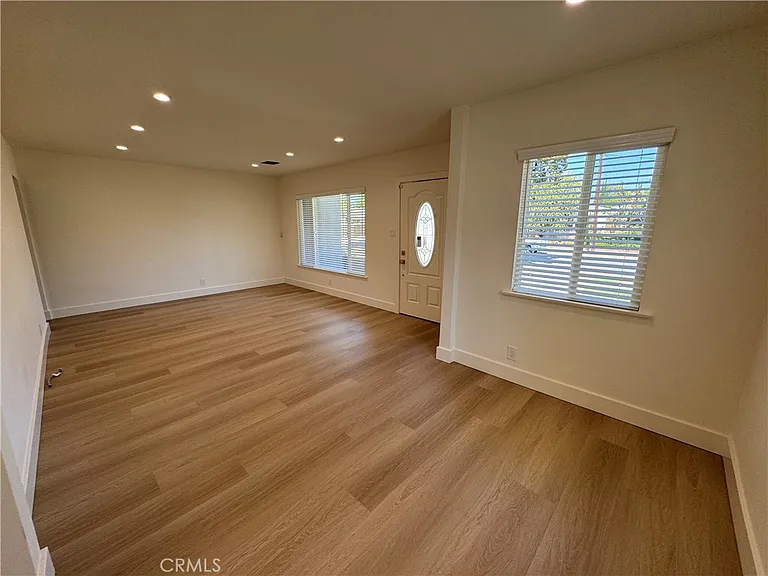 6837 Oak Park Ave — Photo 3