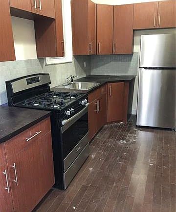 3rd image of 1471 Beach Ave