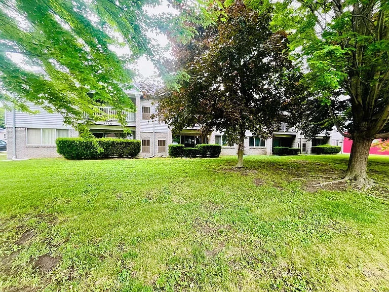 15331 E Ten Mile Rd #2 — Photo 12