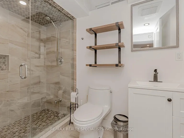 2535 Raglan Ct #LOWER — Photo 35