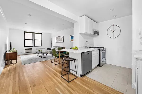 1st image of 100 Bank St #5JW