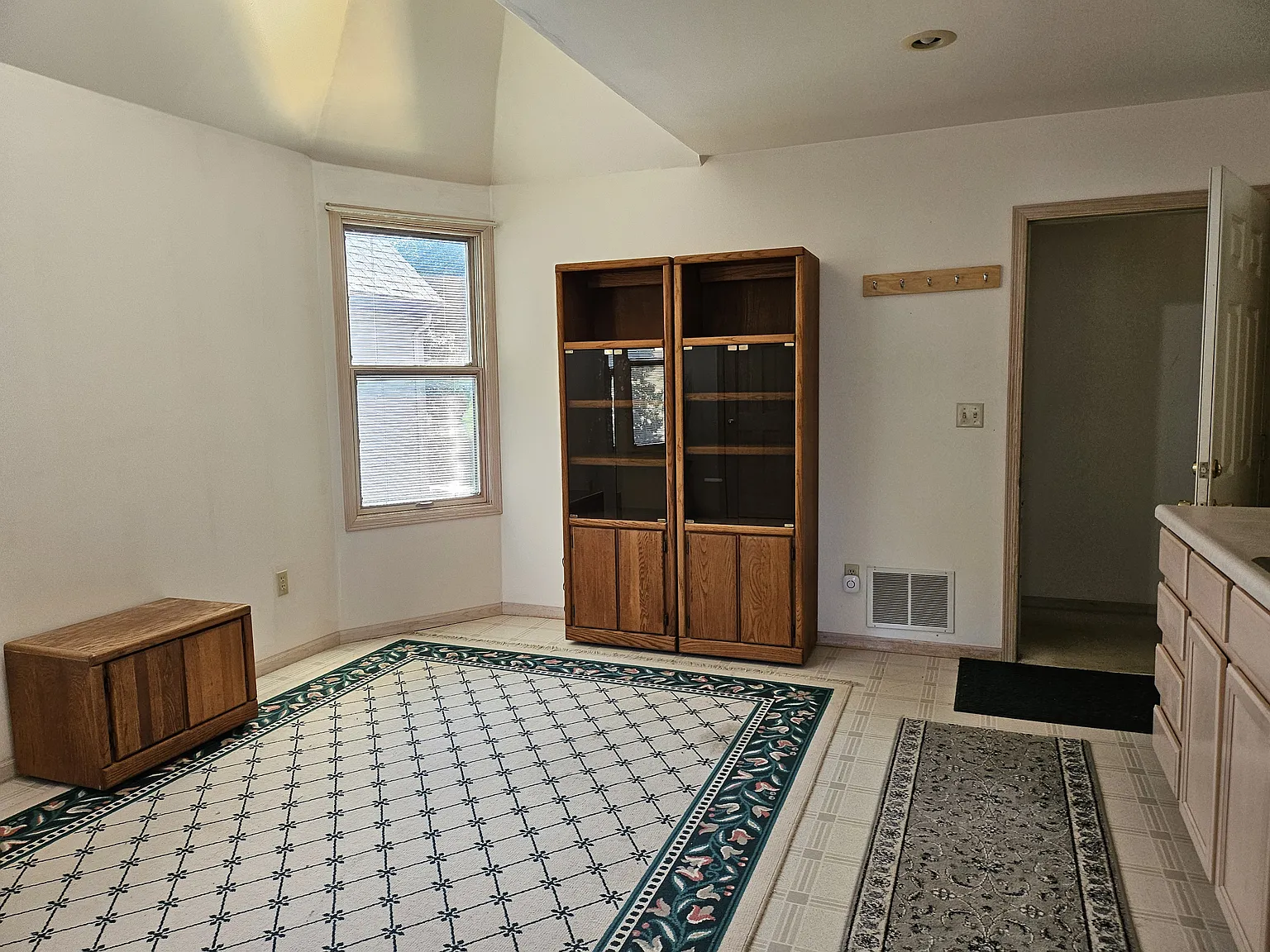 318 S 4th St — Photo 2