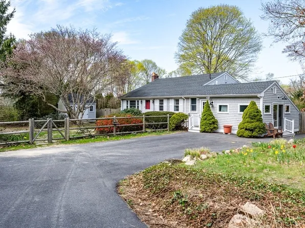 8 Elizabeth Rd, Bourne, MA 02532