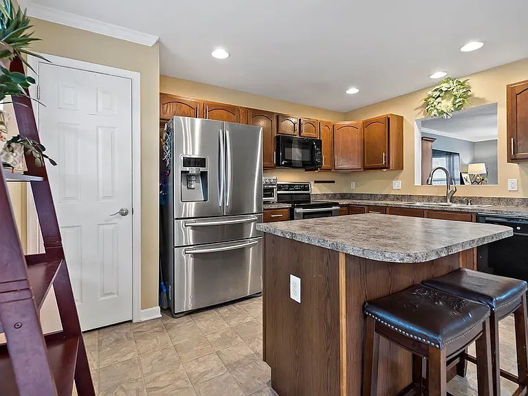 Kitchen Pic 2