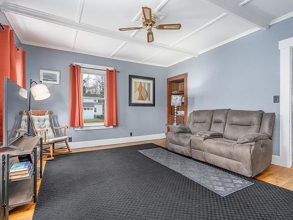 5th image of 8 Adams Avenue