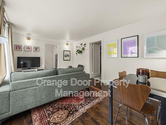 2nd image of 561 Lee St Unit 3