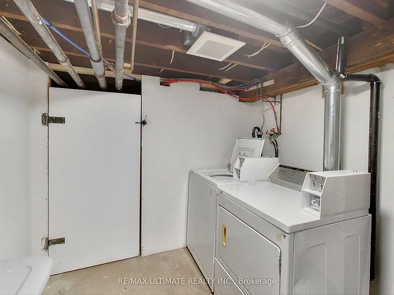 1652 Dufferin St #B — Photo 18