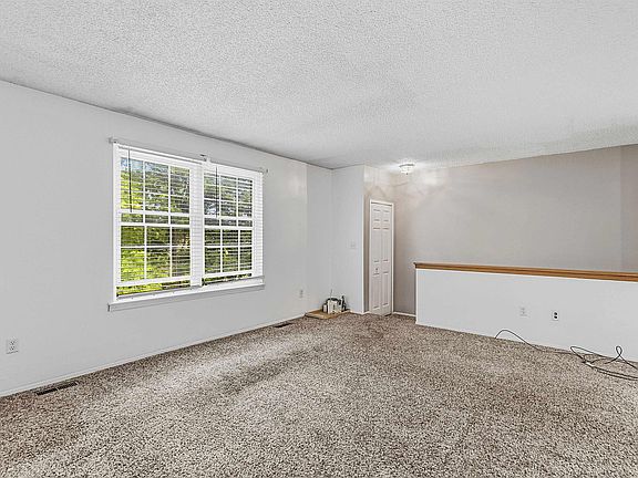3rd image of 24746 Meadow Creek Dr