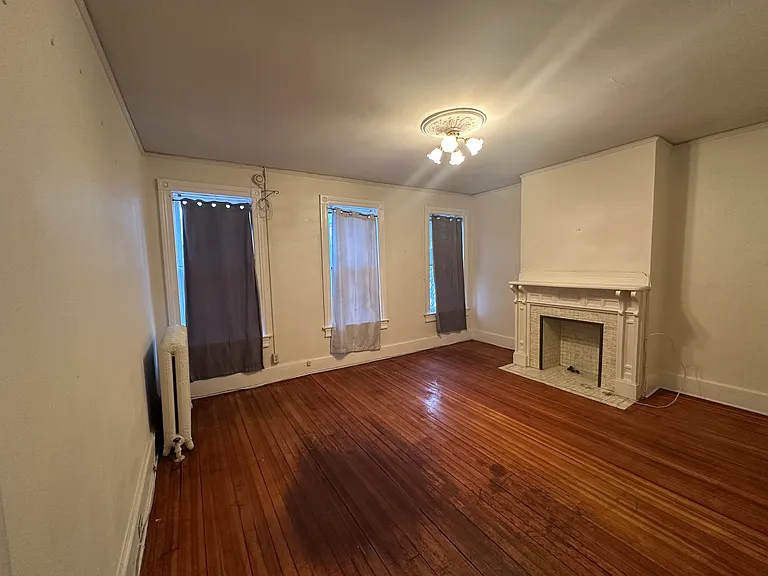 39 S Lake Ave #4 — Photo 2