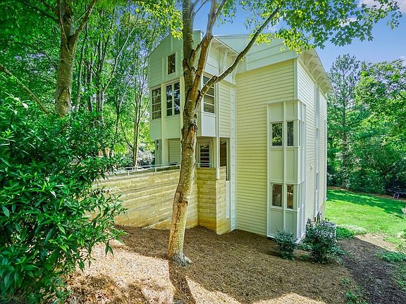 4th image of 501 Moncure Dr