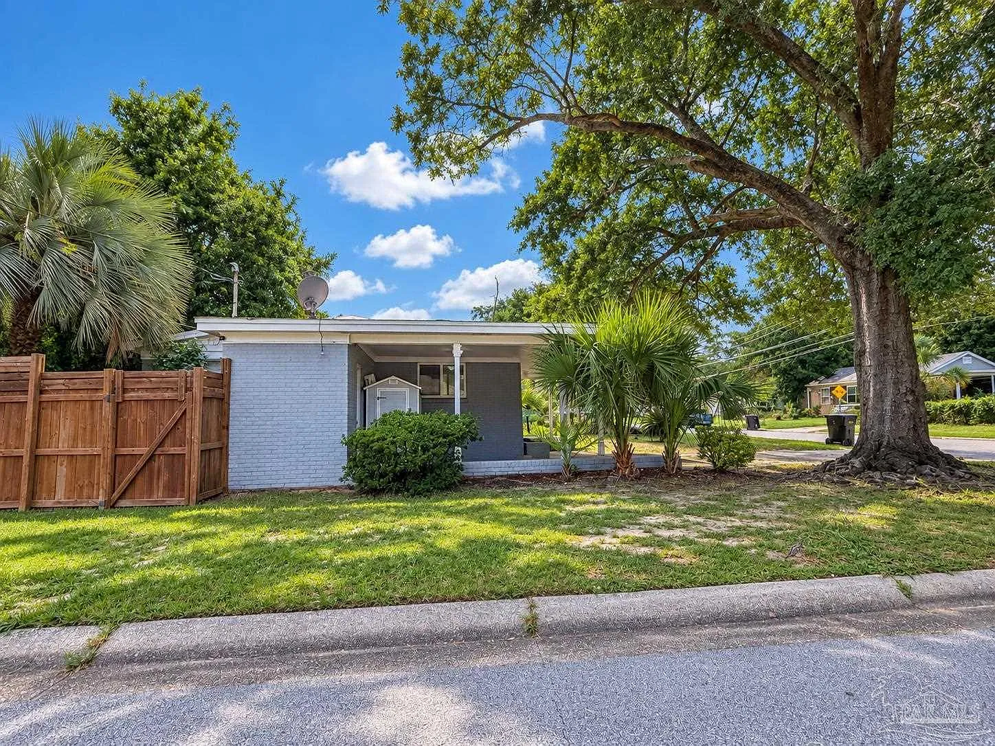 3 bed, 1050 sqft, $1,950 — Photo 1