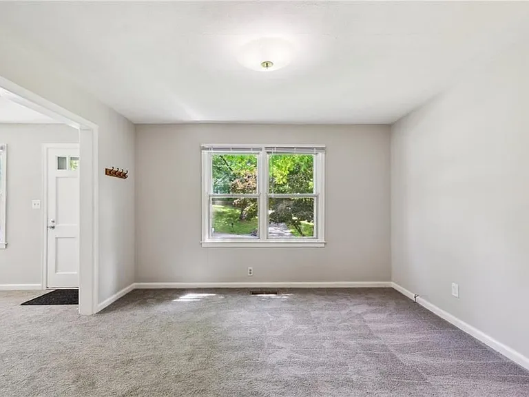 1682 Bridgeport Dr — Photo 5