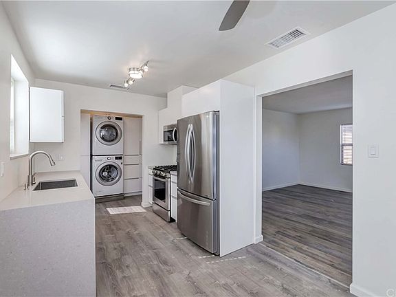 3rd image of 16507 S Manhattan Pl