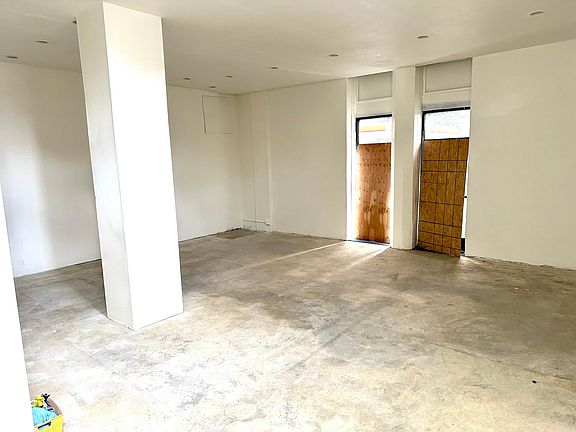 5th image of 346 N Vermont Ave #C2