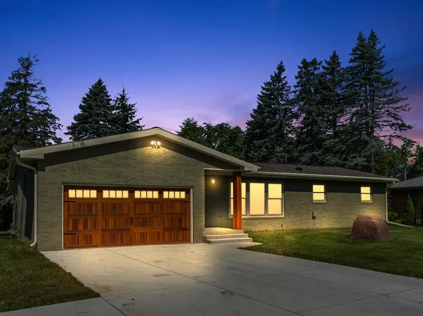 3323 North Silver Lake DRIVE, Summit, WI 53066