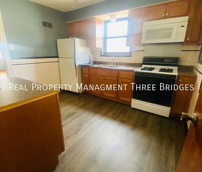 3636 Eminence Blvd — Photo 8