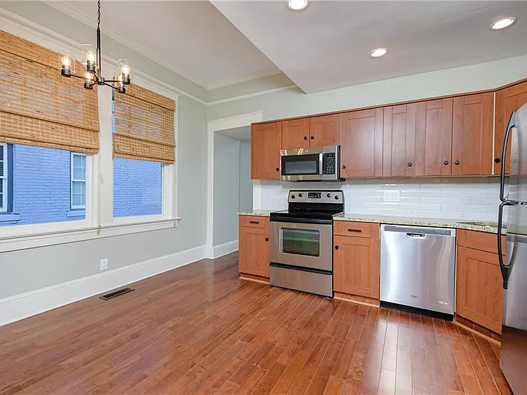 327 4th St NE #B — Photo 8
