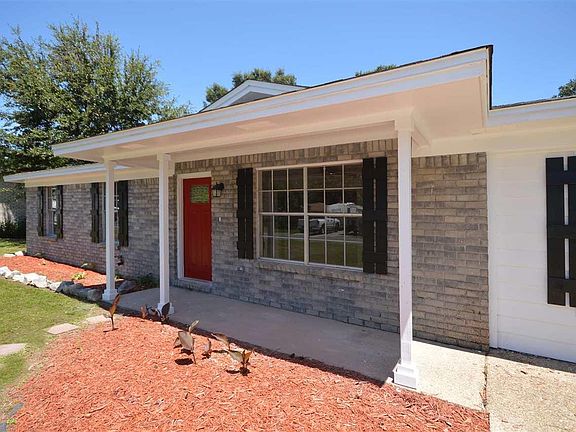 2nd image of 4441 Pine Villa Cir