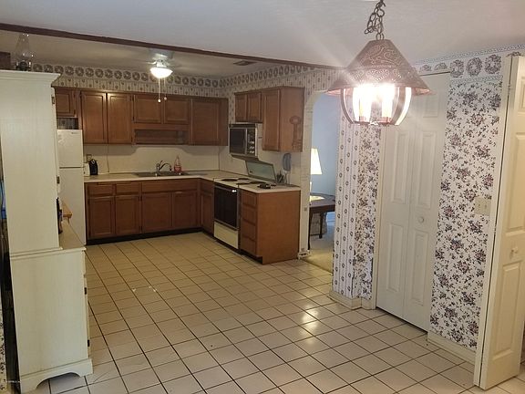 5th image of 2421 Lake Lucina Dr
