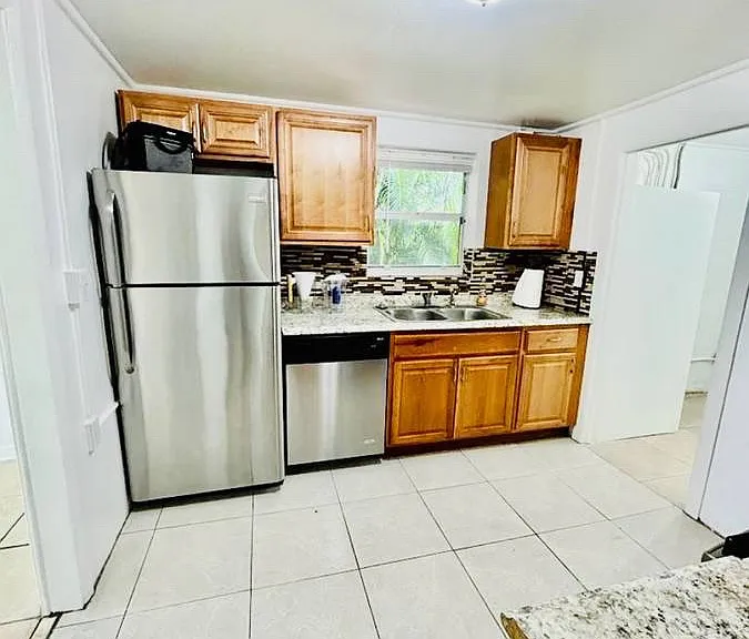 133 SW 11th Ave — Photo 2