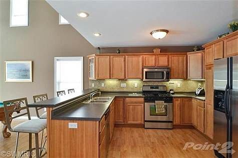 4th image of 411 Island Pointe Dr
