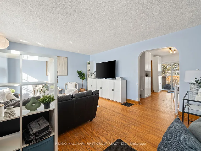 93 John St — Photo 4