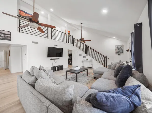 8007 Beluche Dr, Galveston, TX 77551