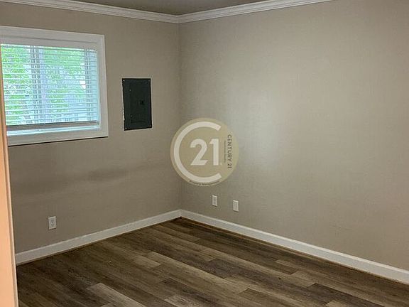 5th image of 318 W 36th St APT 6