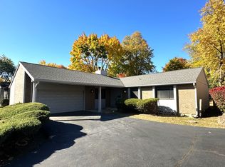 384 Ventura Club Dr, Roselle, IL 60172