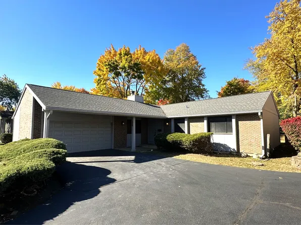 384 Ventura Club Dr, Roselle, IL 60172