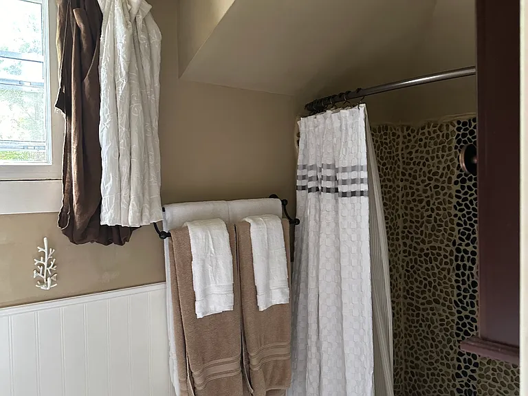 1313 Marion St NE — Photo 5
