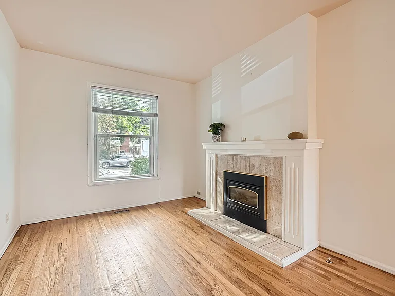 823 E 22nd Ave — Photo 6