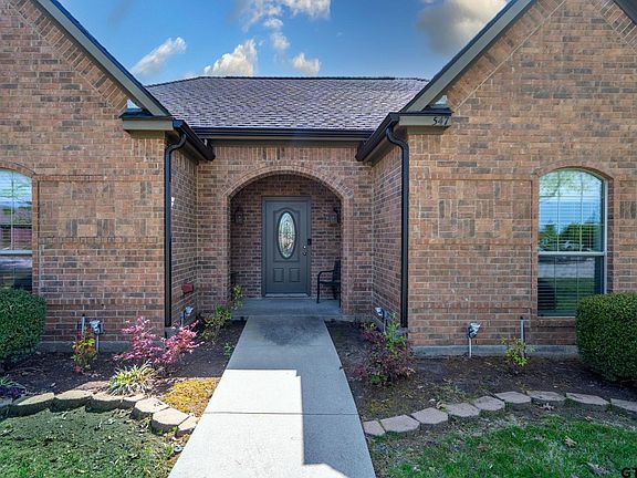 3rd image of 547 Oakridge Dr