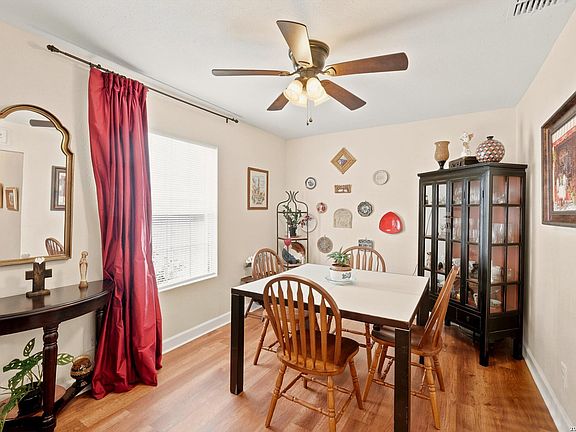 5th image of 666 N San Eduardo Ave