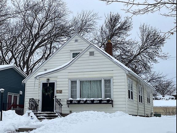 2nd image of 785 Cottage Ave E
