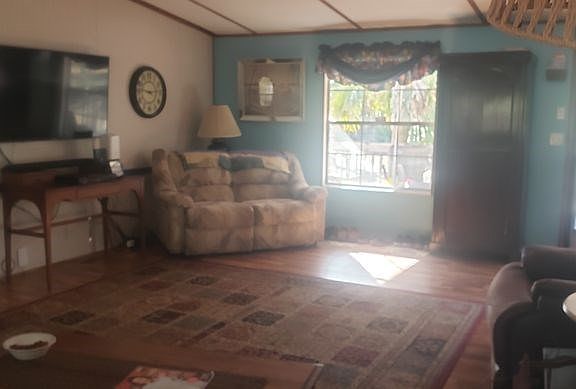 4th image of 777 NE 558th St