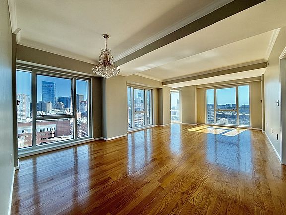 2nd image of 1 Nassau St Unit 1705
