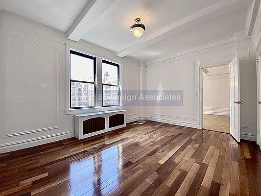 4th image of 308 W 104th St #90