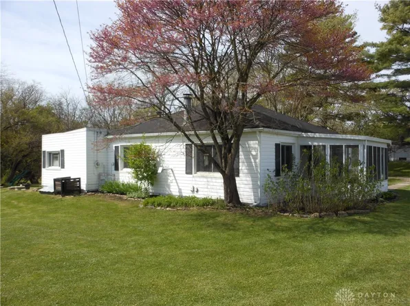 1227 Folk Rd, Fairborn, OH 45324