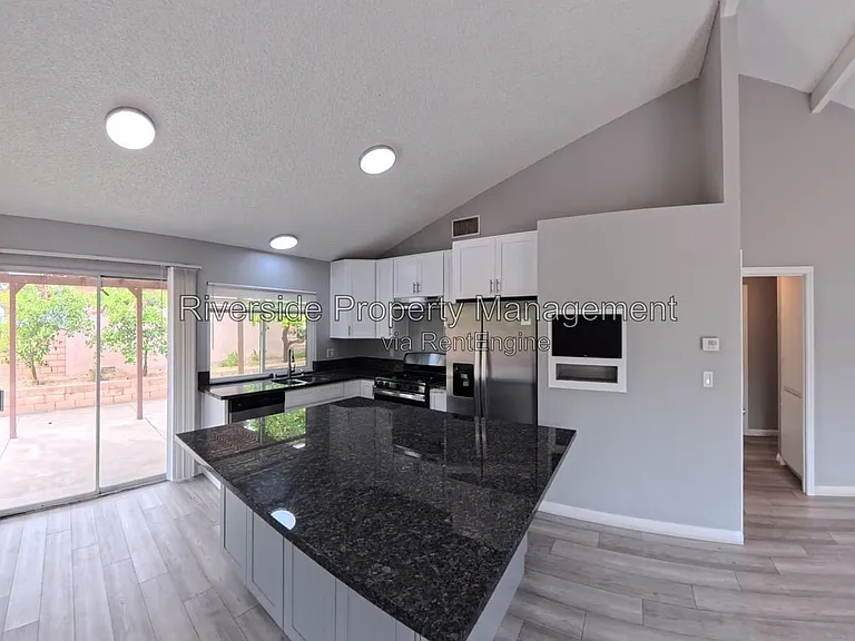 5025 Pearblossom Dr — Photo 5