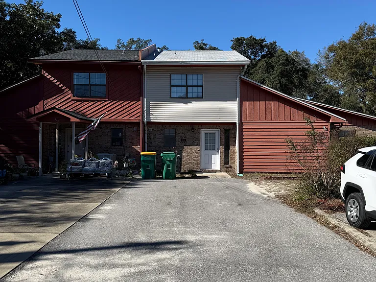 338 Woodham Ct — Photo 1