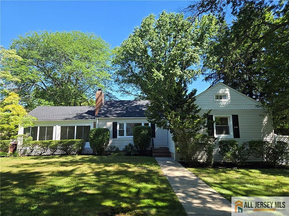 1st image of 2 Farmingdale Rd