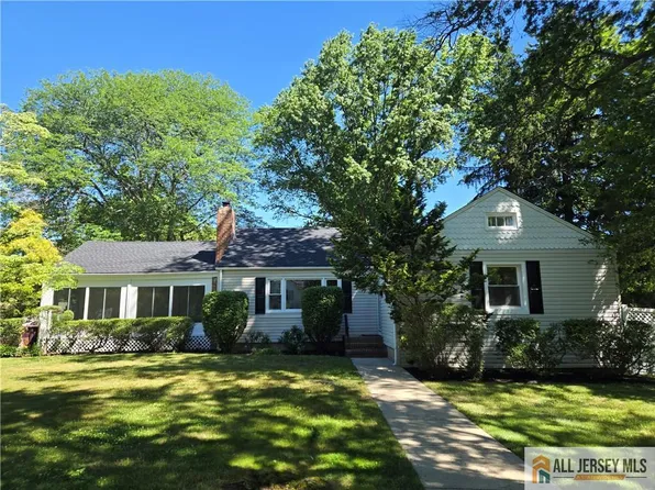 2 Farmingdale Rd, East Brunswick, NJ 08816