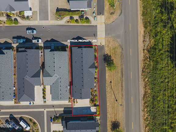 3rd image of 724 SE 44th St