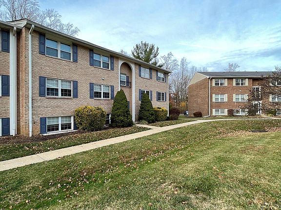 3rd image of 214 Crocker Dr
